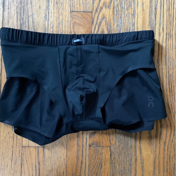 ON cloud running race shorts - Picture 5 of 7